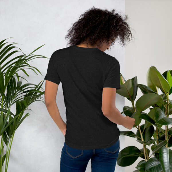 T-shirt femme VAED CLOTHES – L’Essence de l’Audace Urbaine – Image 5