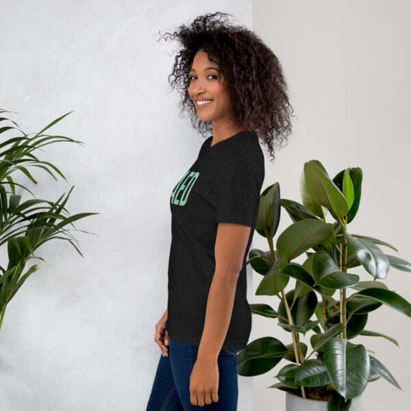 T-shirt femme VAED CLOTHES – L’Essence de l’Audace Urbaine – Image 4